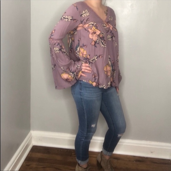 Xhilaration Tops - 🎄4/$25 Xhilaration floral bell sleeve blouse XS